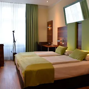Arthotel מלון
